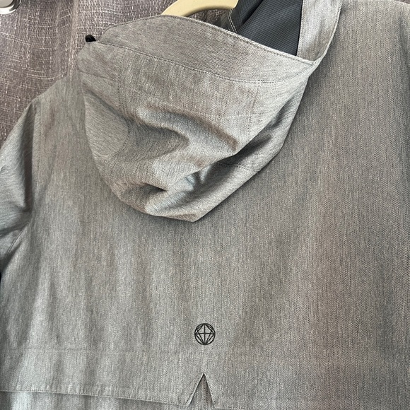 Mondetta brand tailored gray hooded women's zippered raincoat - size Large - Picture 11 of 16